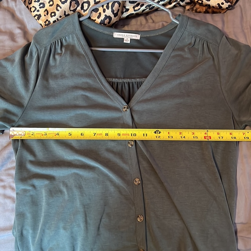 Green top - Picture 4 of 4